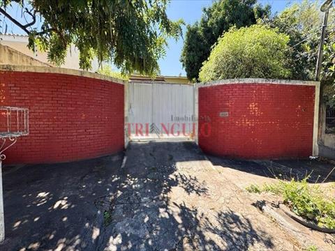 Casa para venda no Jardim Indaia em Umuarama com 360m² por R$ 430.000,00