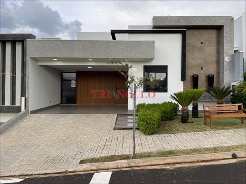 Casa Residencial para locacao no Zona I em Umuarama com 0m² por R$ 4.950,00