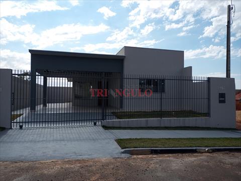 Casa para venda no Jardim Aeroporto II em Umuarama com 204,98m² por R$ 240.000,00