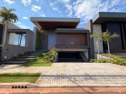 Casa para venda no Parque Residencial Interlagos em Umuarama com 375m² por R$ 2.850.000,00