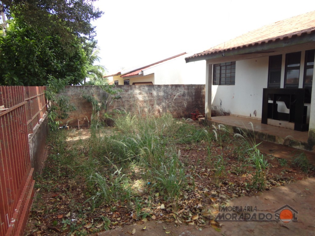 Casa Residencial para venda no Conjunto Residencial Santa Terezinh em Maringa com 300m² por R$ 125.000,00