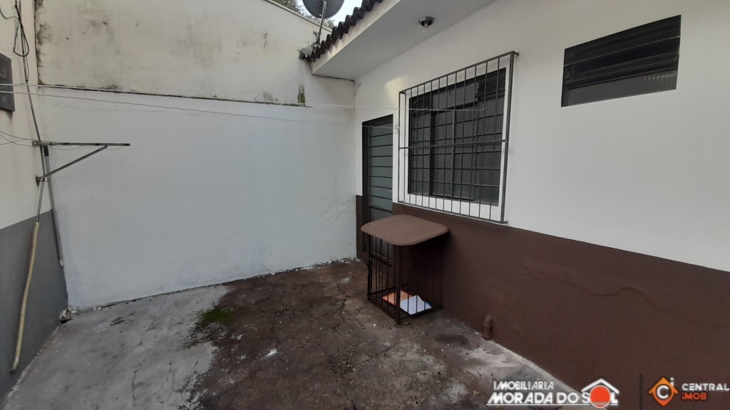 Kitinet para locacao no Zona 07 em Maringa com 30m² por R$ 700,00