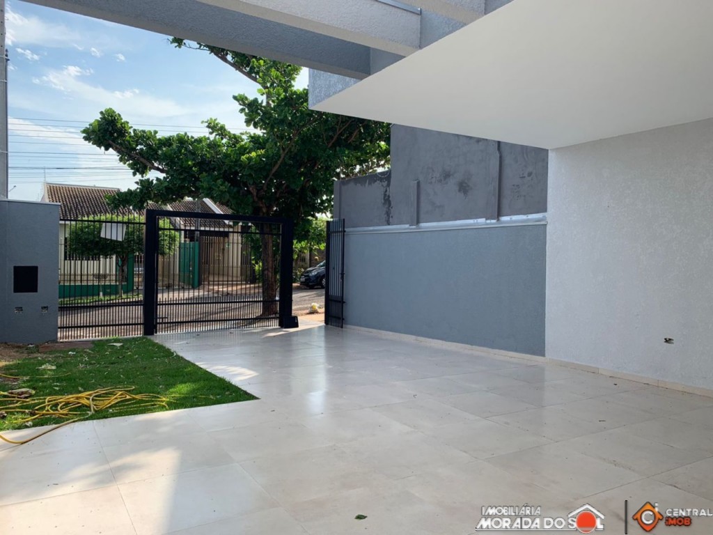Casa Residencial para venda no Conjunto Habitacional Requiao em Maringa com 240m² por R$ 390.000,00