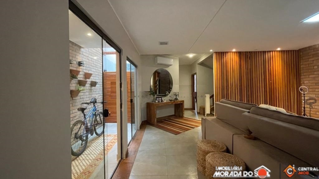 Sobrado para venda no Jardim Iguacu em Maringa com 267m² por R$ 1.150.000,00