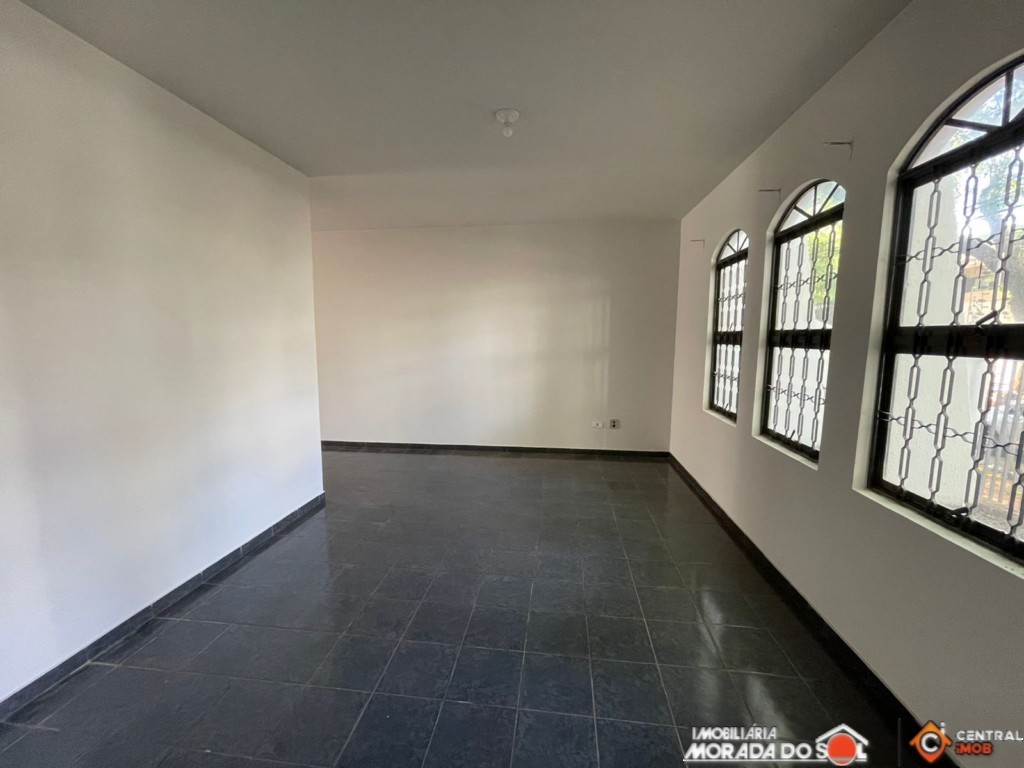 Sobrado para locacao no Zona 07 em Maringa com 0m² por R$ 2.700,00