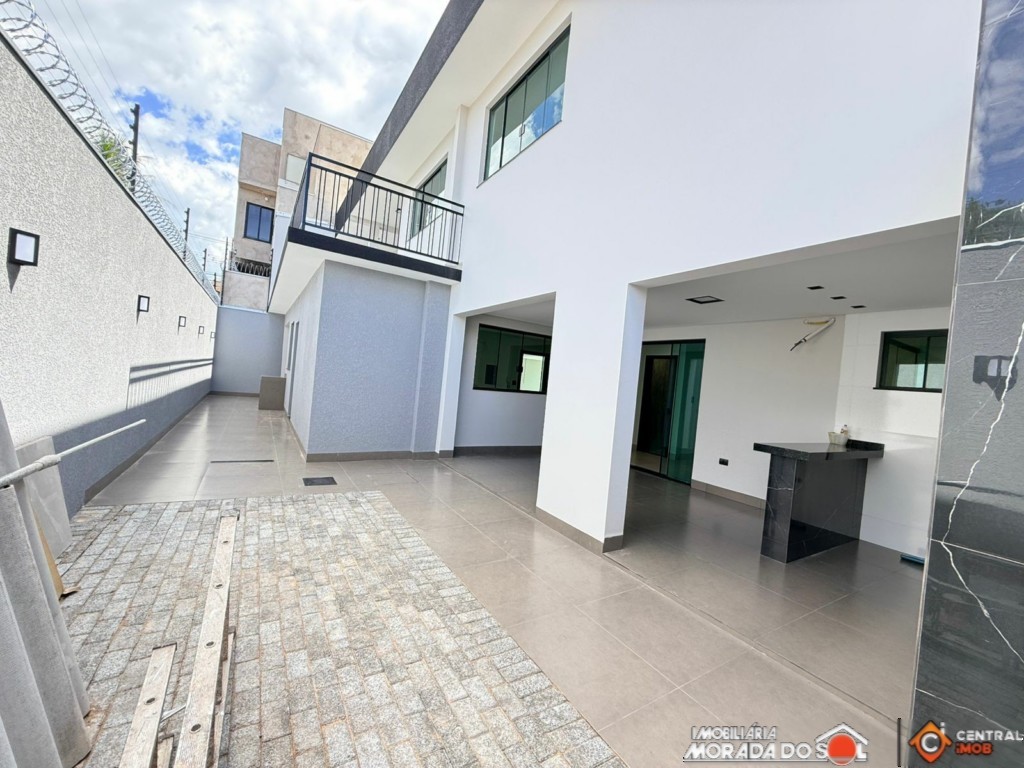 Sobrado para locacao no Zona 06 em Maringa com 309m² por R$ 6.900,00