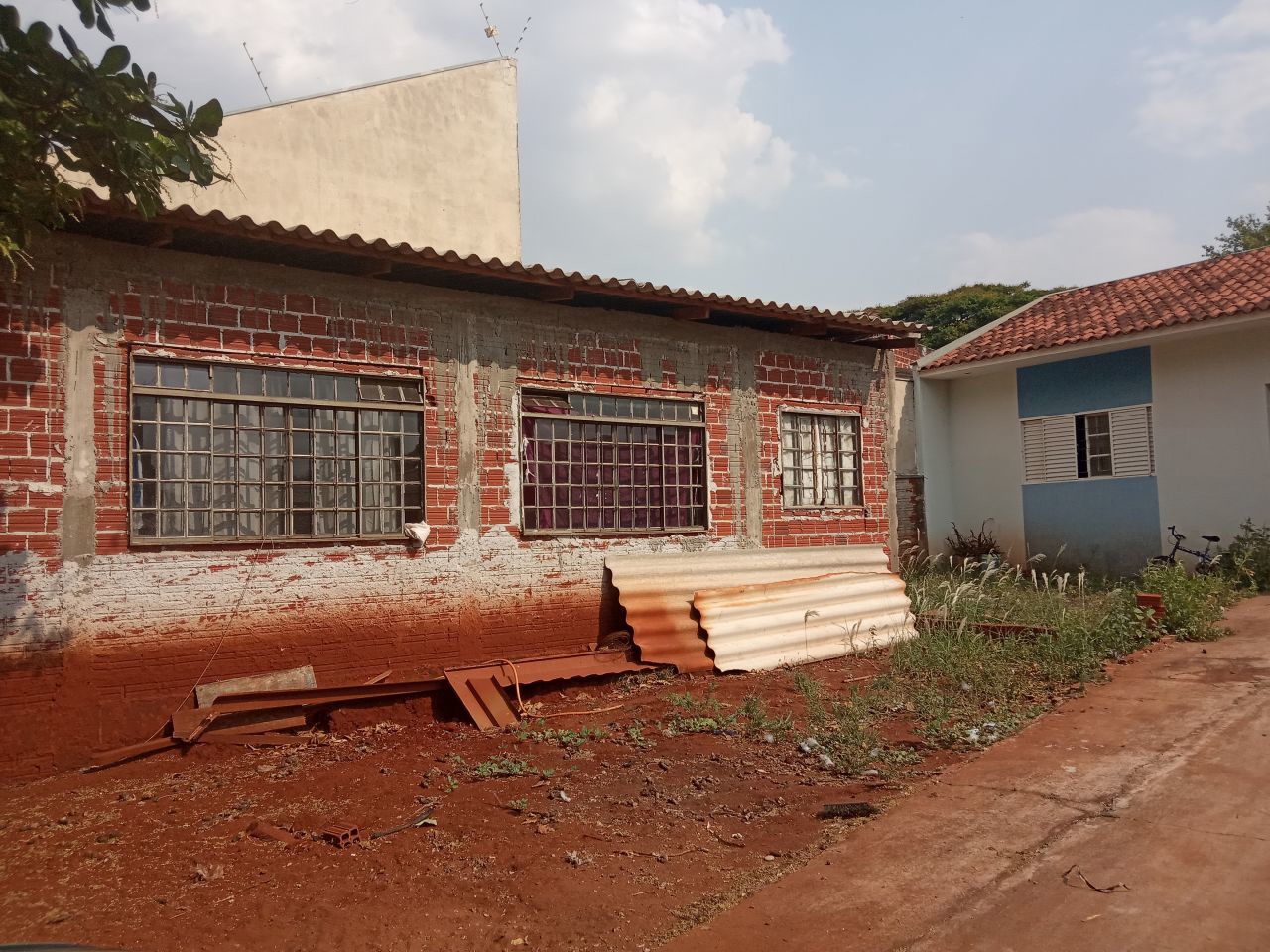Casa Residencial para venda no Conjunto João de Barro Itaparica em Maringá com 430m² por R$ 300.000,00