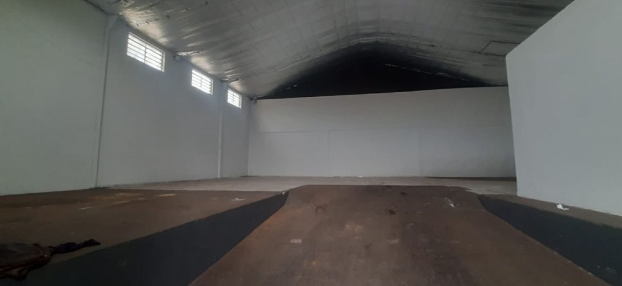 Salão para locacao no Zona 06 em Maringá com 230m² por R$ 3.000,00