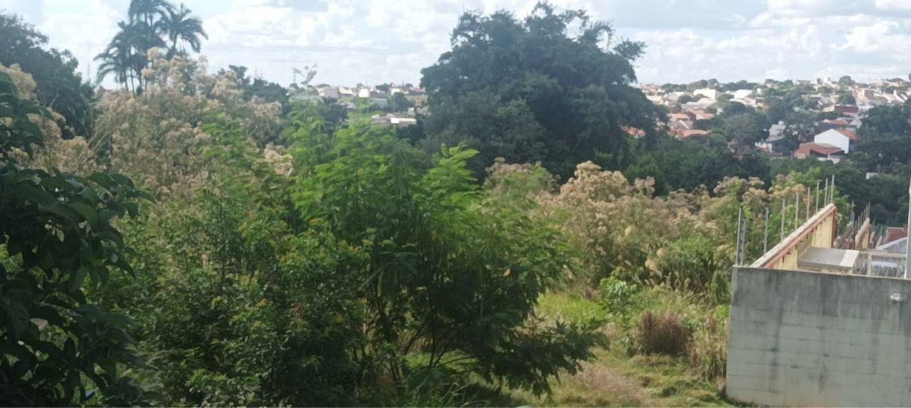Terreno para venda no Parque das Laranjeiras em Maringá com 3.685m² por R$ 1.600.000,00