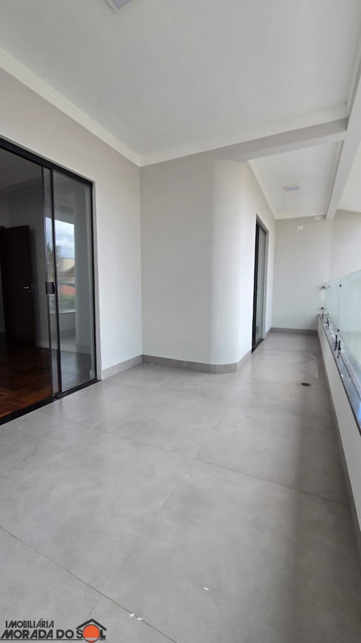 Sobrado para venda no bairro Jardim Imperial de Maringá - Foto 13