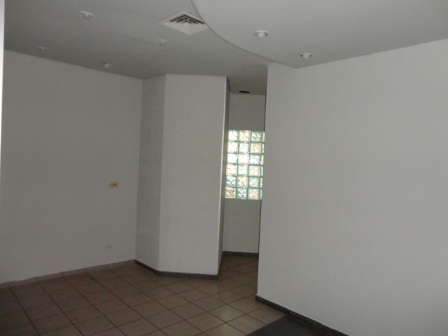Sala Comercial para locacao no Zona 04 em Maringá com 300m² por R$ 5.500,00
