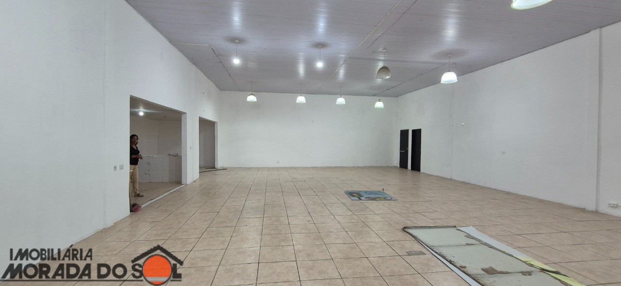 Galpão Comercial para locacao no Zona 02 em Maringá com 200m² por R$ 7.500,00