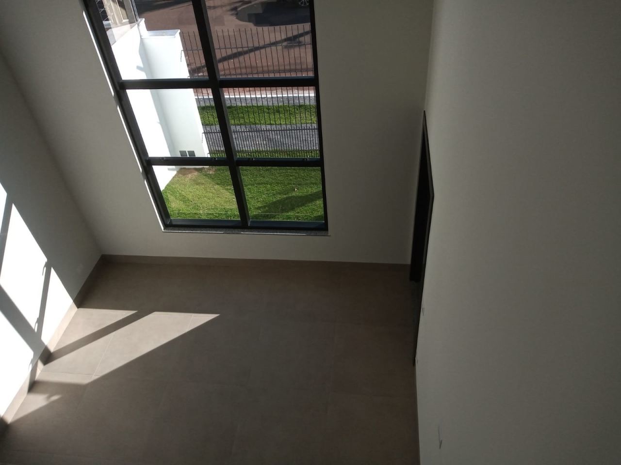 Sobrado para venda no bairro Jardim Cidade Monções de Maringá - Foto 5