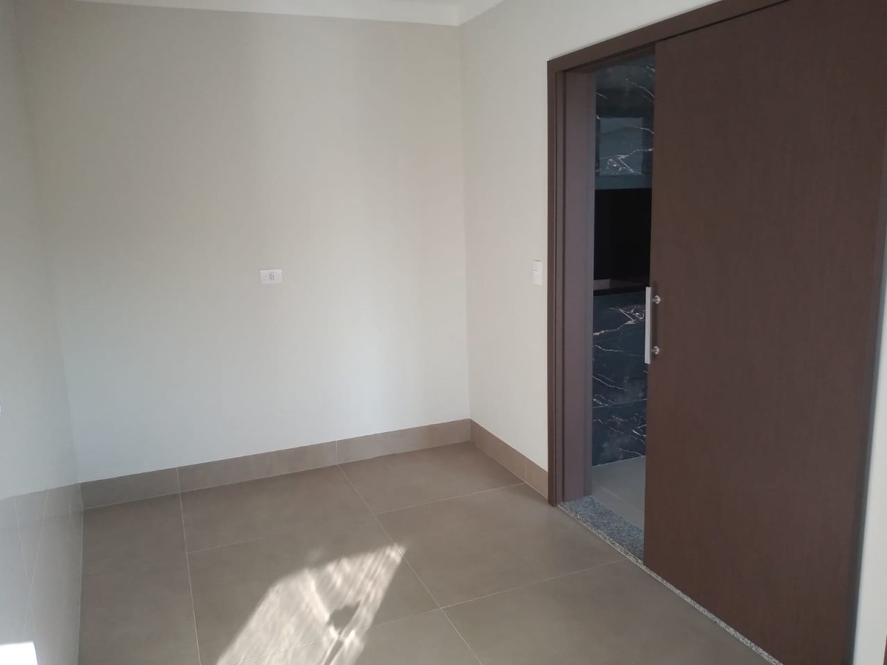 Sobrado para venda no bairro Jardim Cidade Monções de Maringá - Foto 29
