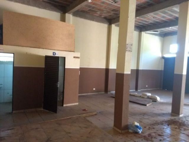 Galpão Comercial para venda no bairro Jardim Paris III de Maringá - Foto 4