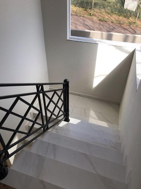 Sobrado para venda no bairro Conjunto Habitacional Inocente Vila de Maringá - Foto 4