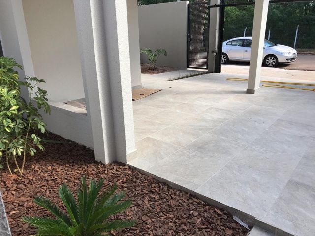 Sobrado para venda no bairro Conjunto Habitacional Inocente Vila de Maringá - Foto 12