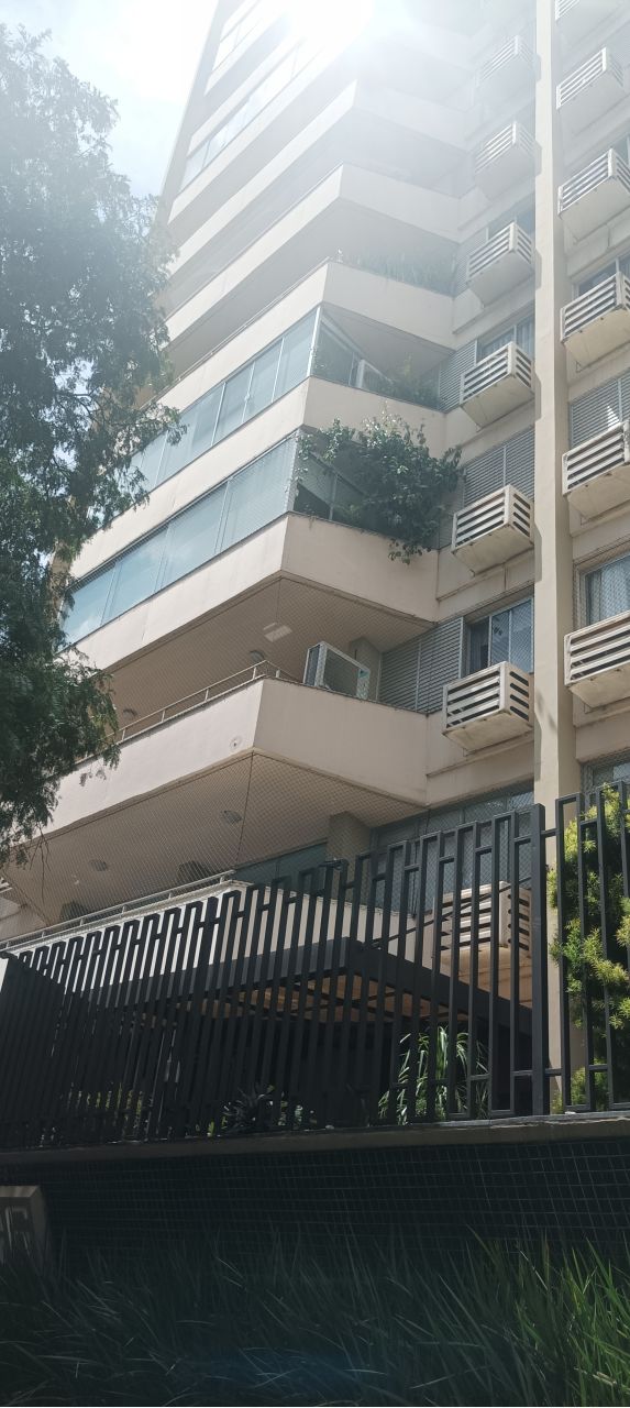 Apartamento para venda no Zona 04 em Maringá com 311m² por R$ 1.200.000,00
