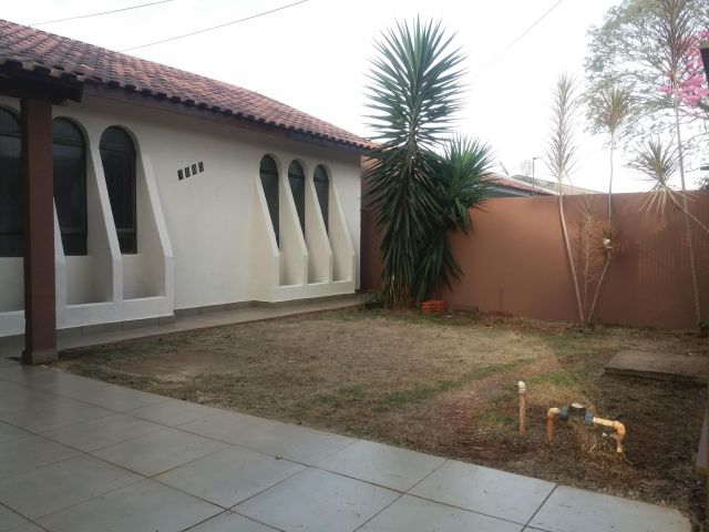 Casa Residencial para venda no Conjunto Habitacional Inocente Vila em Maringá com 140m² por R$ 380.000,00