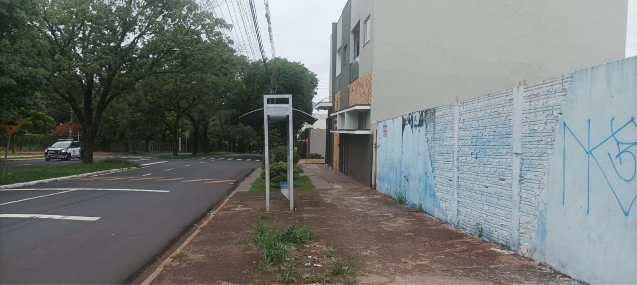 Terreno para venda no Jardim Oásis em Maringá com 450m² por R$ 650.000,00