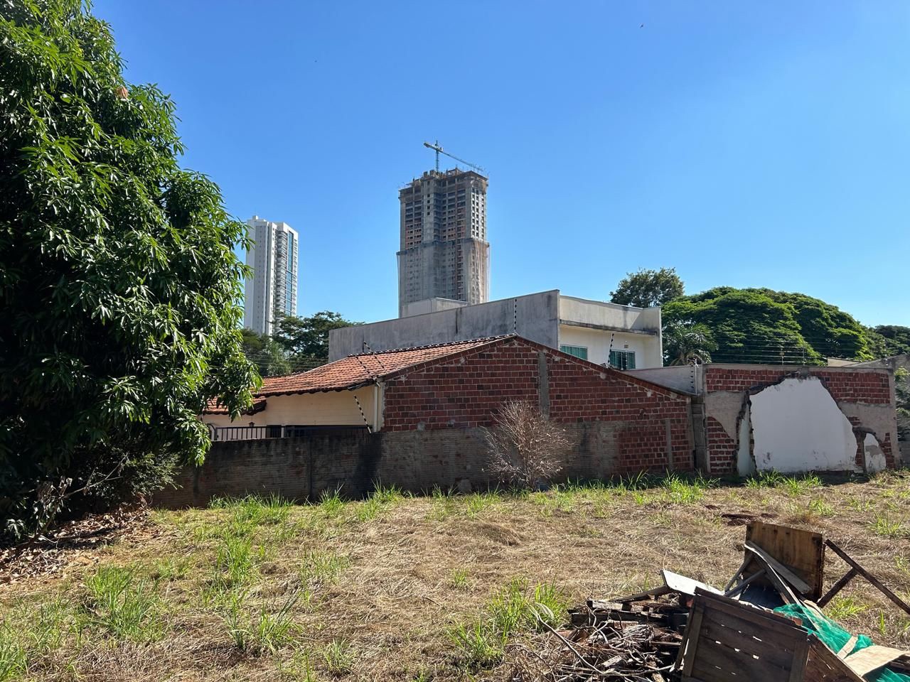 Terreno para venda no Zona 08 em Maringá com 614m² por R$ 1.350.000,00