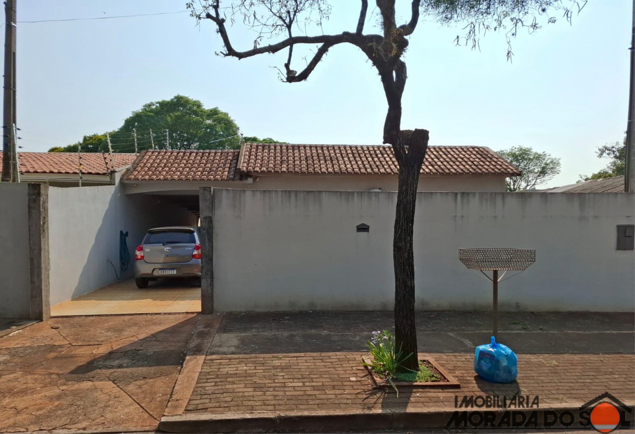 Casa Residencial para venda no Conjunto Habitacional Sanenge III em Maringá com 307,5m² por R$ 310.000,00