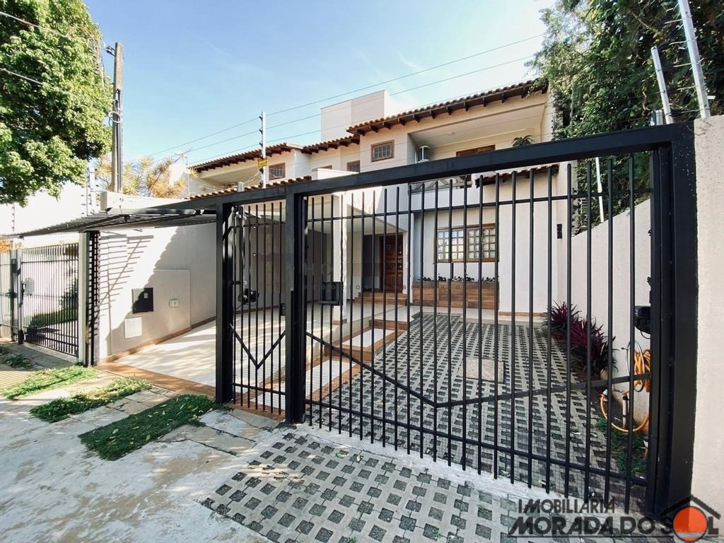 Sobrado para venda no Jardim Iguaçu em Maringá com 230m² por R$ 1.150.000,00