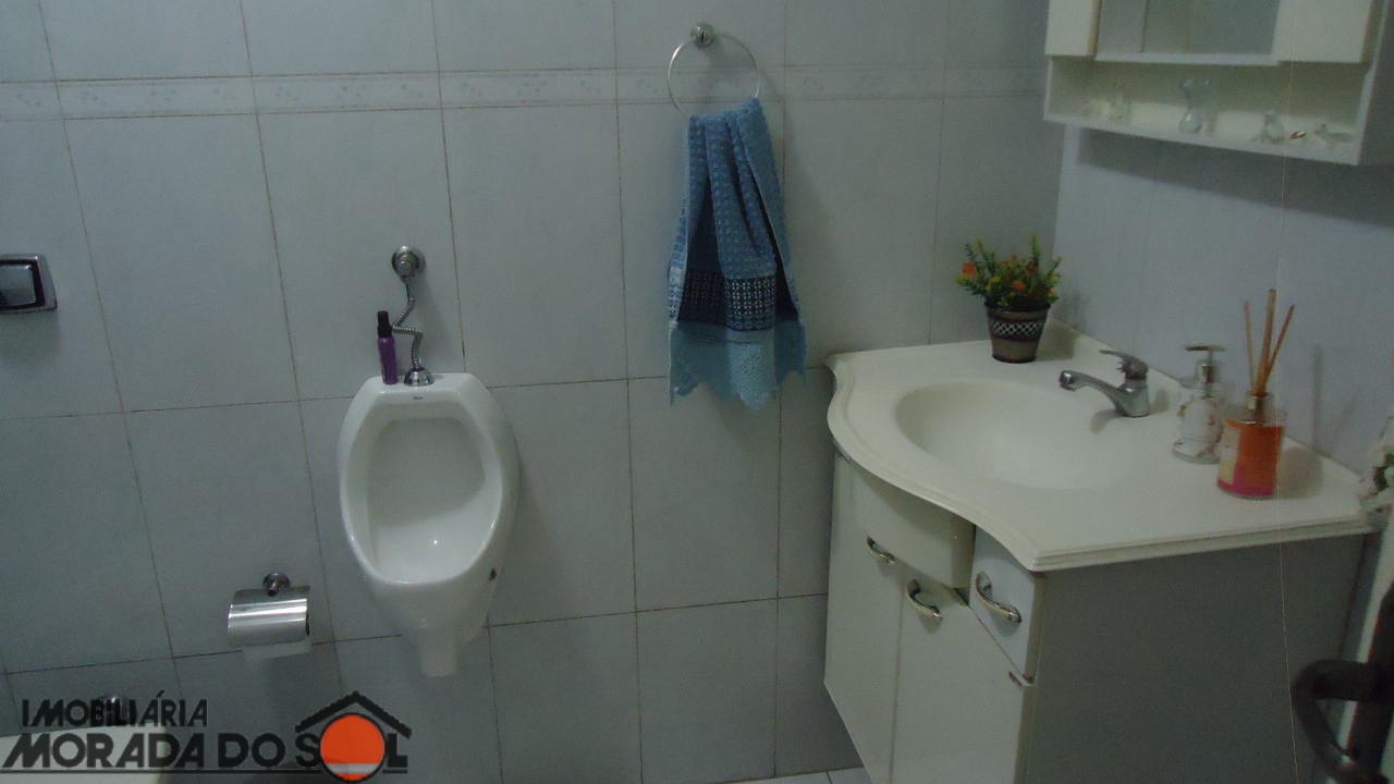 Casa Residencial para venda no bairro Jardim Santa Helena de Maringá - Foto 16