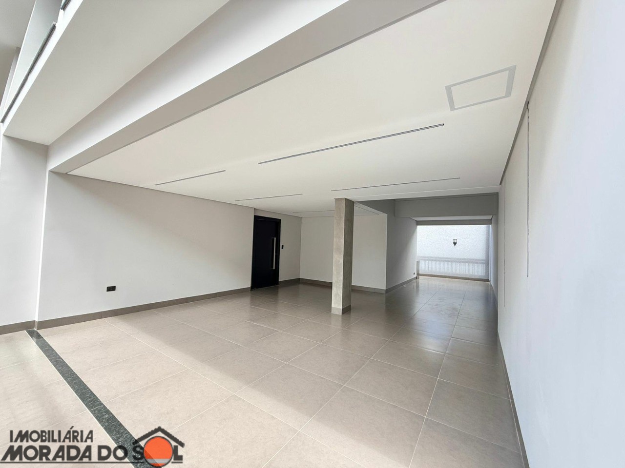 Sobrado para venda no bairro Zona 06 de Maringá - Foto 4