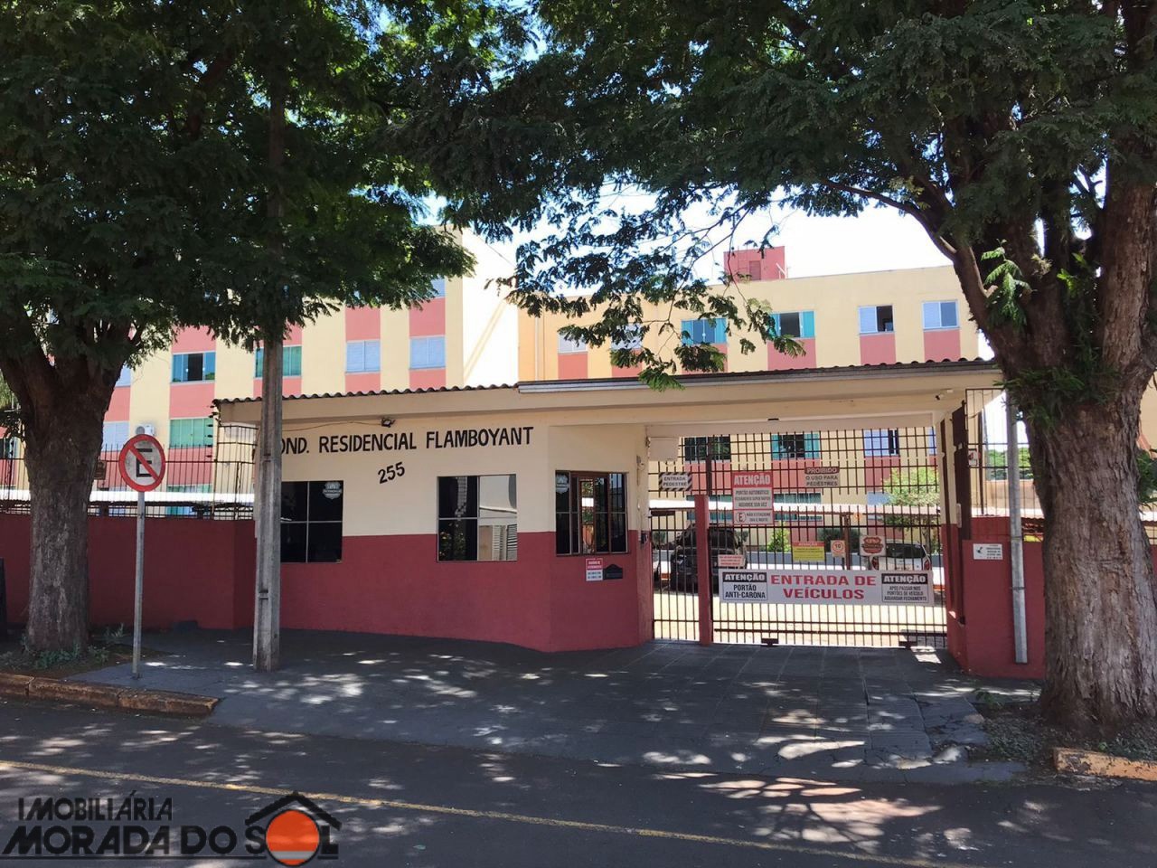 Apartamento para venda no Conjunto Habitacional Lea Leal em Maringá com 62,84m² por R$ 250.000,00