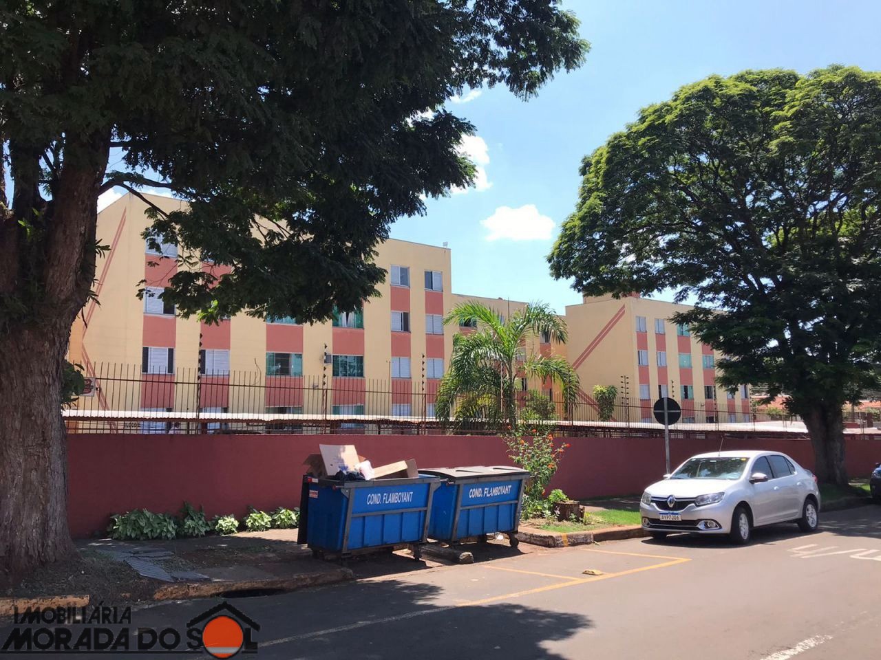Apartamento para venda no Conjunto Habitacional Lea Leal em Maringá com 62,84m² por R$ 250.000,00