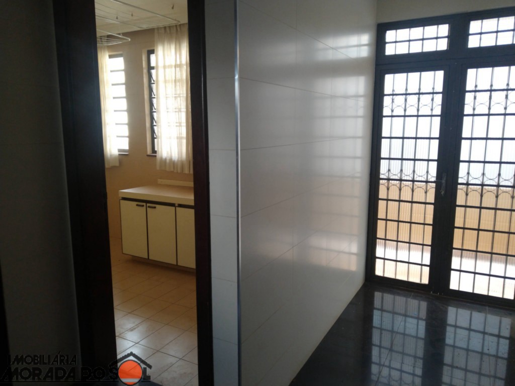 Sobrado para venda no bairro Zona 02 de Maringá - Foto 38
