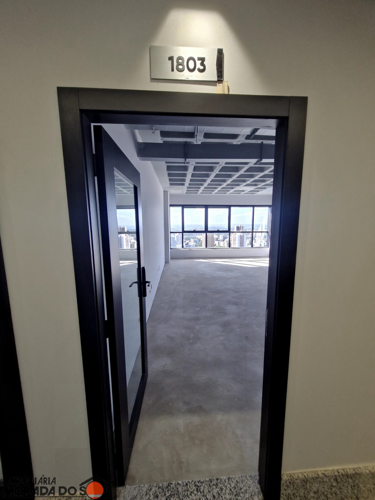 Sala Comercial para locacao no Zona Armazém em Maringá com 48,57m² por R$ 3.900,00