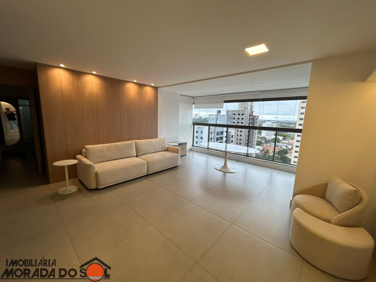 Apartamento para locacao no Zona 08 em Maringá com 213m² por R$ 6.900,00