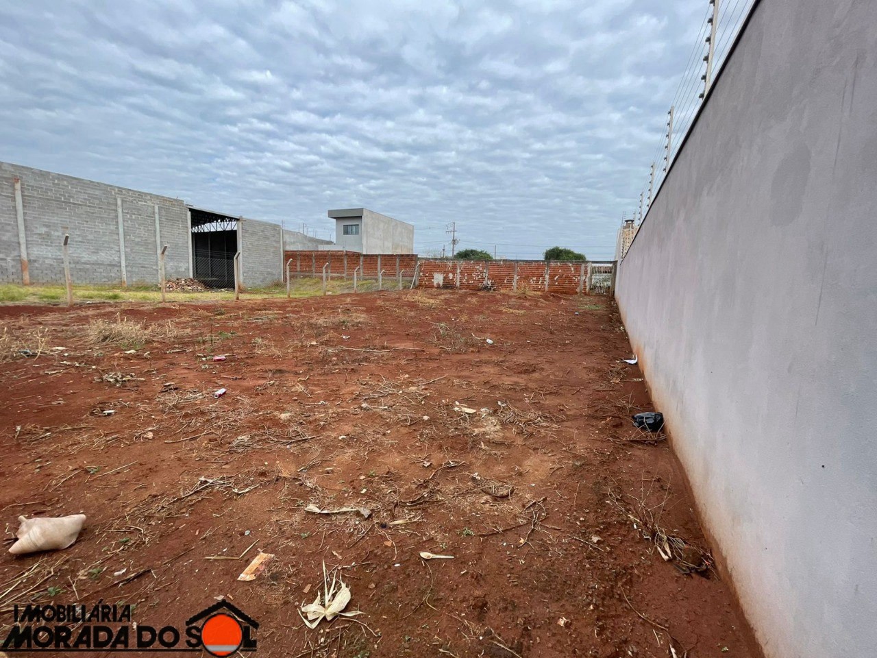 Terreno para venda no Jardim Oriental em Maringá com 878,88m² por R$ 950.000,00