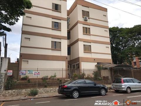 Apartamento para locacao no Zona 07 em Maringa com 100m² por R$ 1.300,00