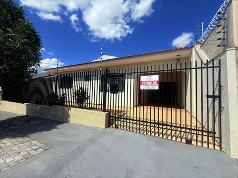 Casa para vendalocacaovenda e locacao no Parque das Grevileas em Maringa com 0m² por R$ 680.000,002.900,00