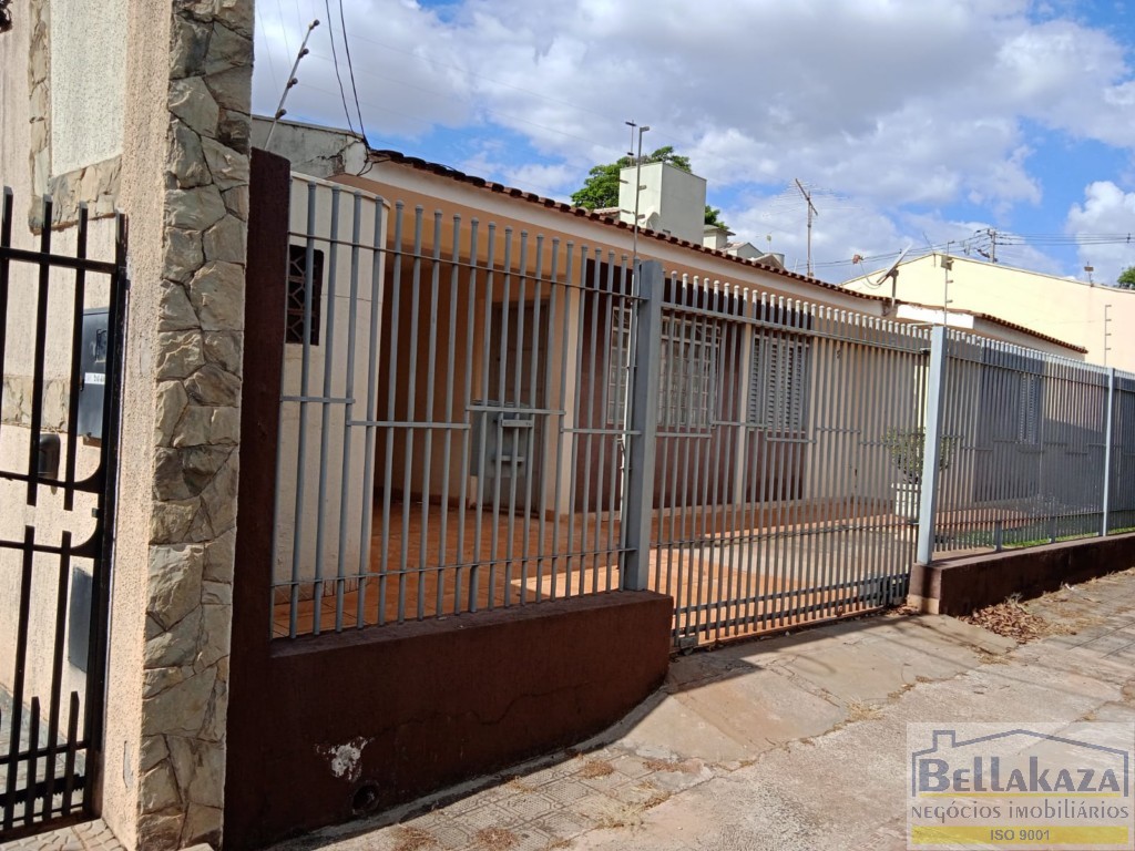 Casa Residencial para locacao no Zona 08 em Maringa com 200m² por R$ 2.250,00