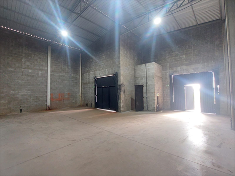 Área Industrial para locacao no Conjunto Floresta em Sarandi com 100m² por R$ 1.950,00