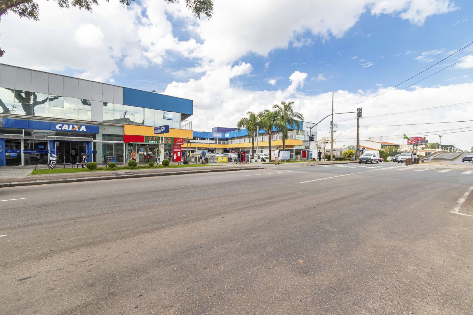 Sala Comercial para locacao no Novo Mundo em Curitiba com 0m² por R$ 1.000,00