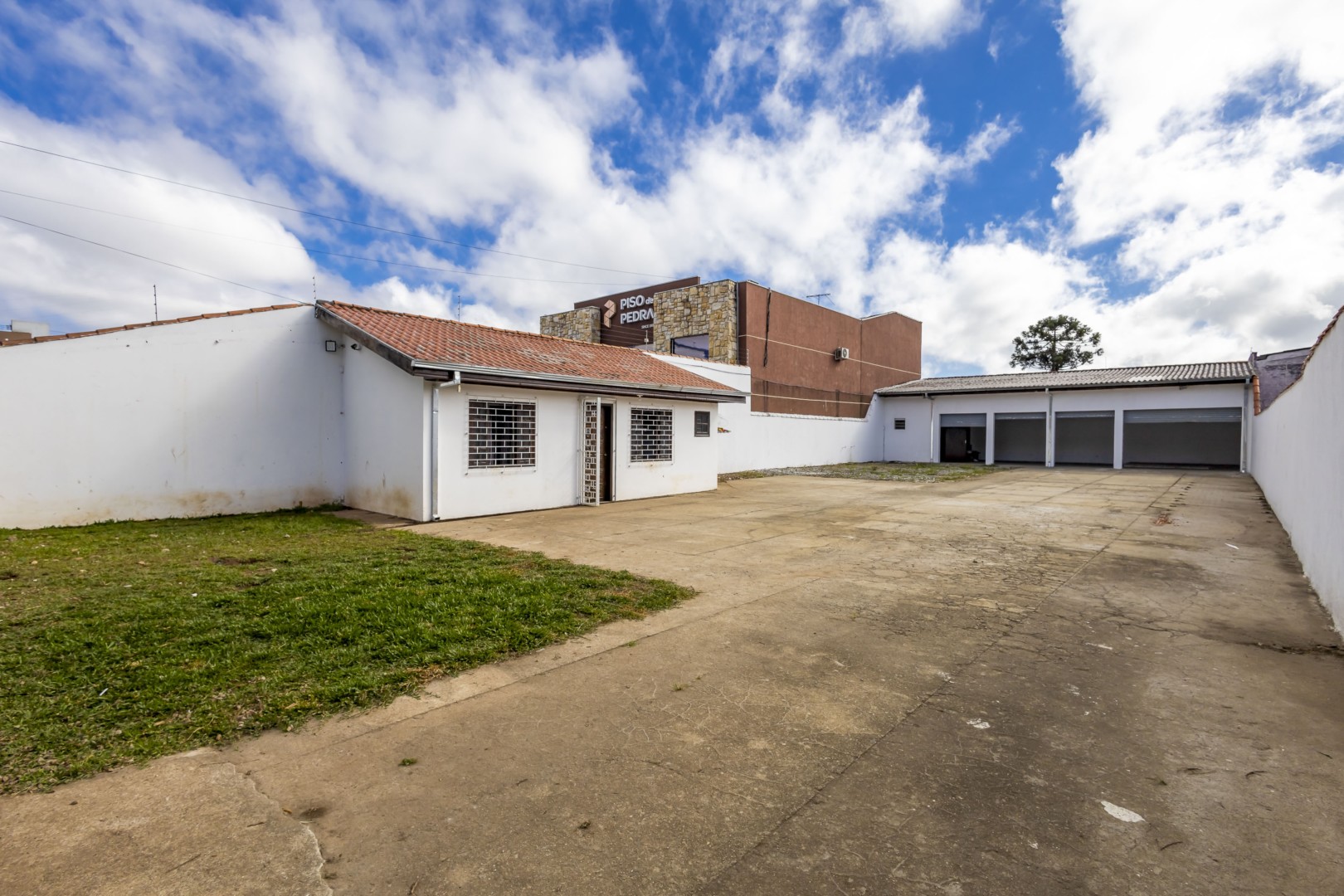 Terreno para locacao no Boqueirao em Curitiba com 594,81m² por R$ 6.700,00