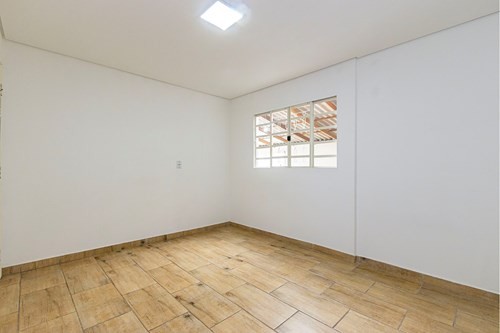 Casa Residencial para locacao no Sitio Cercado em Curitiba com 200m² por R$ 2.800,00