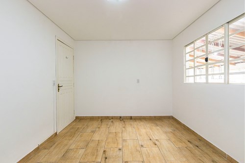 Casa Residencial para locacao no Sitio Cercado em Curitiba com 200m² por R$ 2.800,00