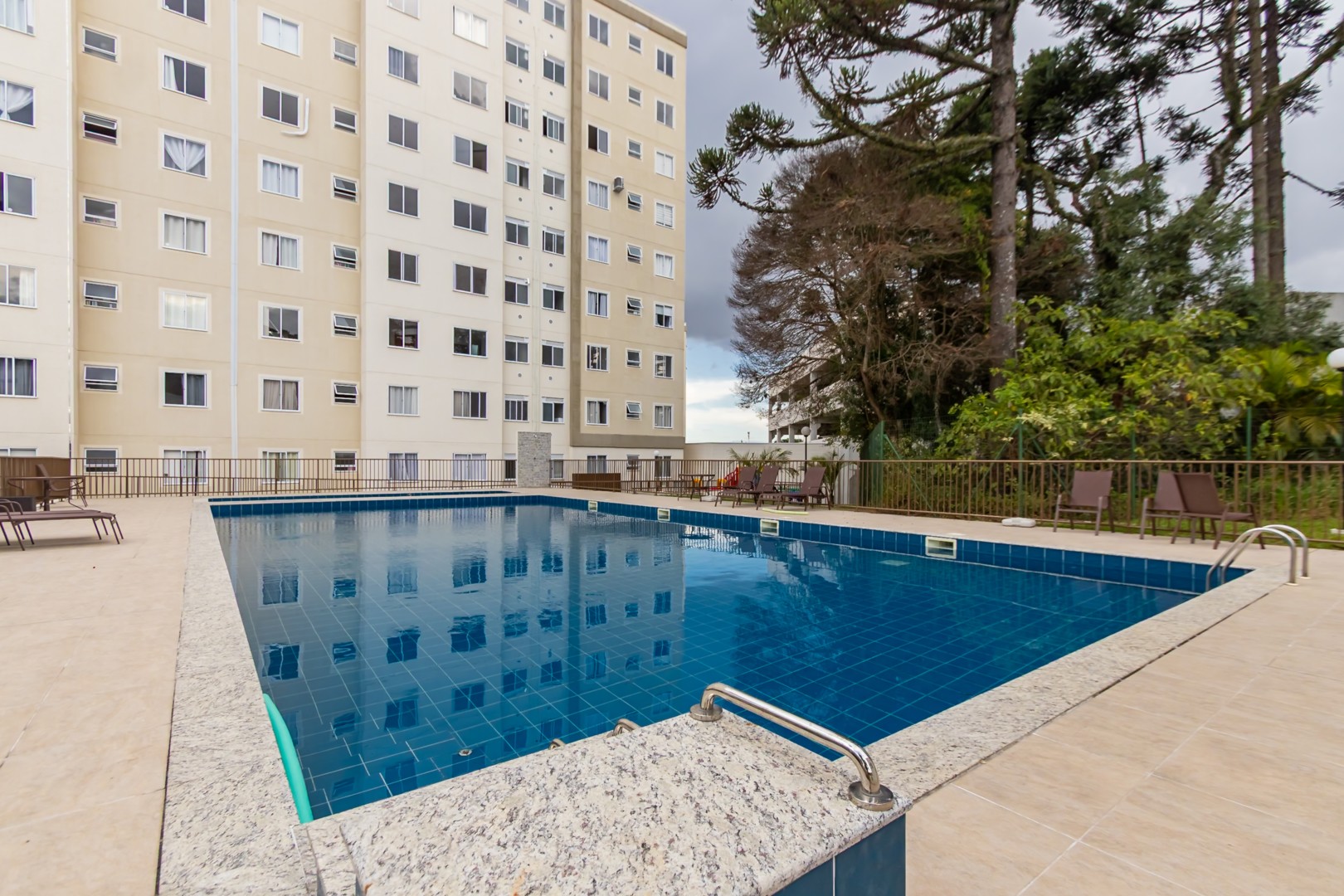 Apartamento para locacao no Uberaba em Curitiba com 67m² por R$ 2.500,00