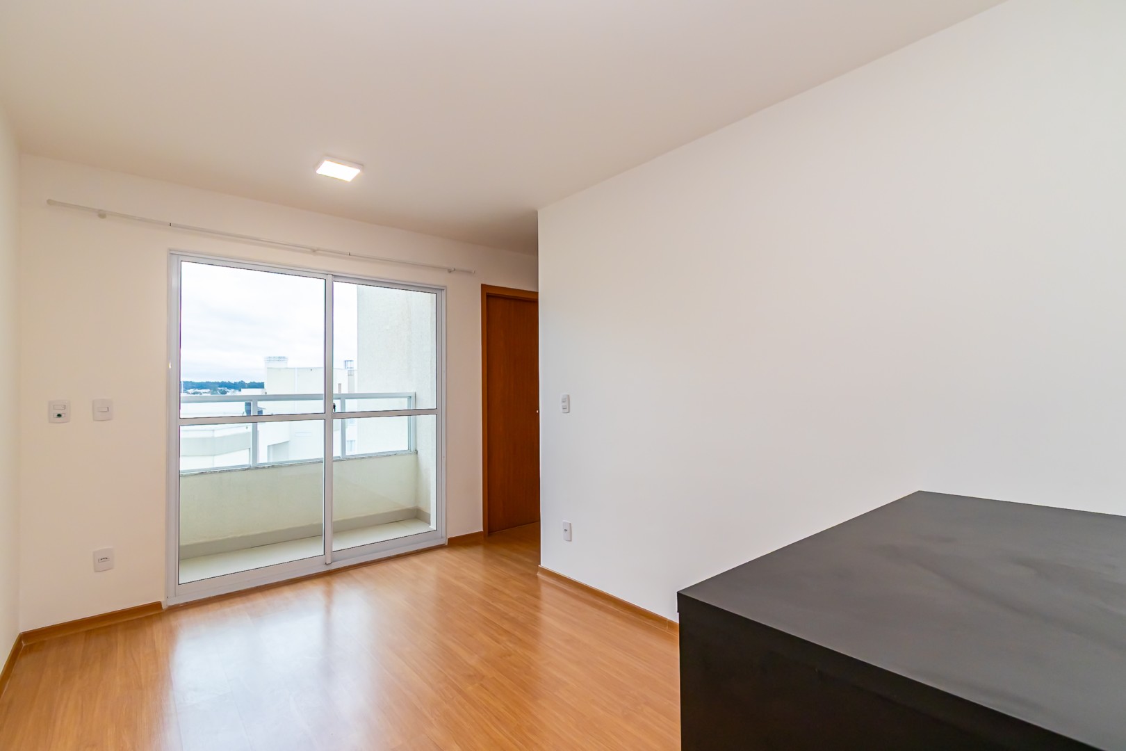 Apartamento para locacao no Uberaba em Curitiba com 67m² por R$ 2.500,00