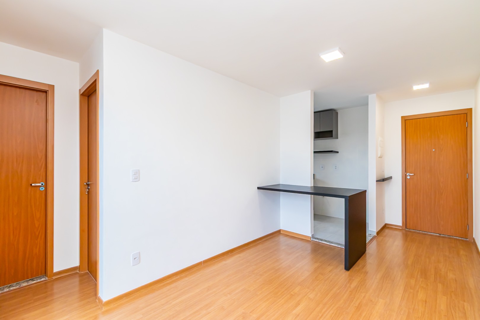 Apartamento para locacao no Uberaba em Curitiba com 67m² por R$ 2.500,00