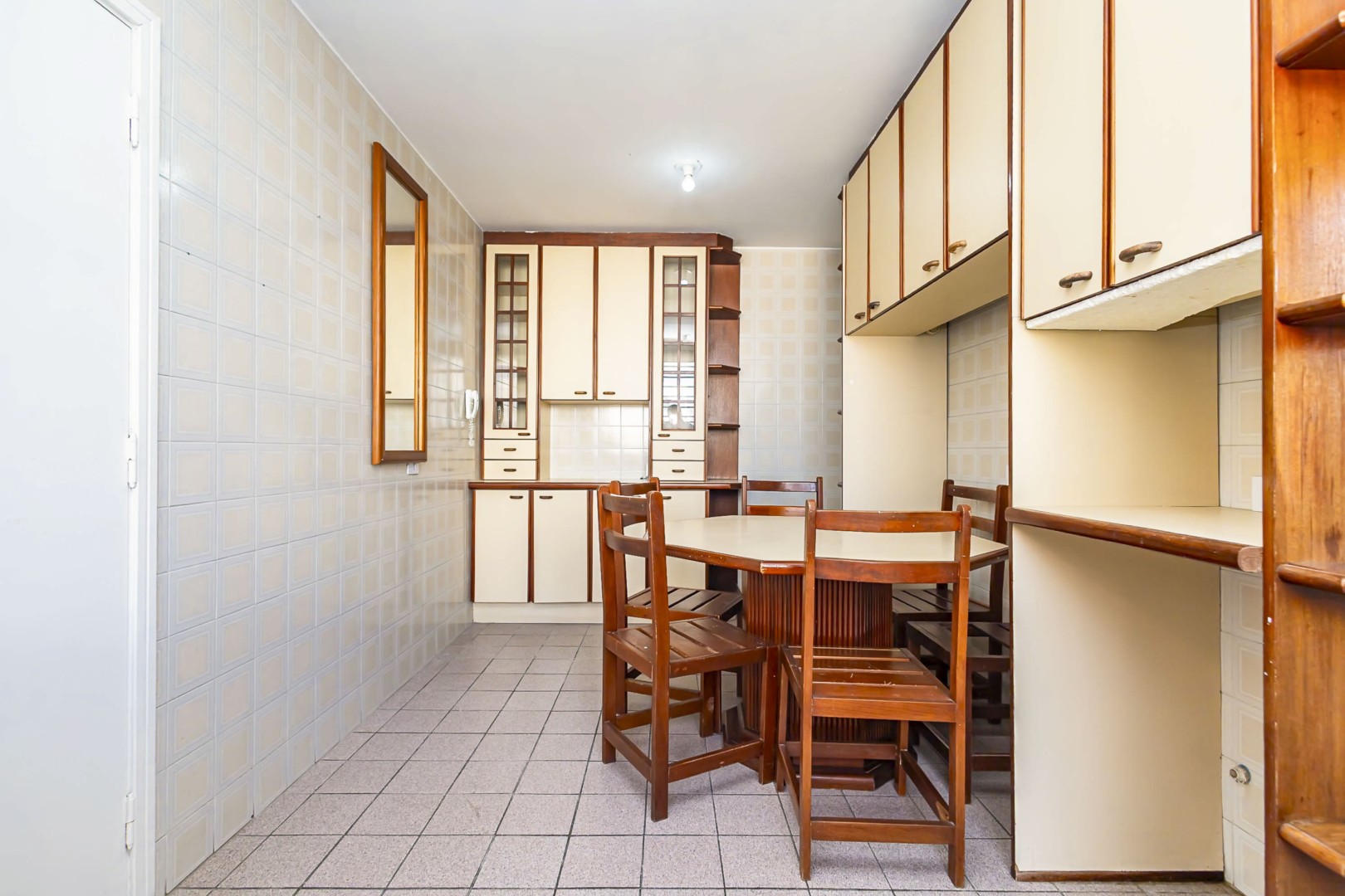 Apartamento para locacao no Centro em Curitiba com 159m² por R$ 3.000,00