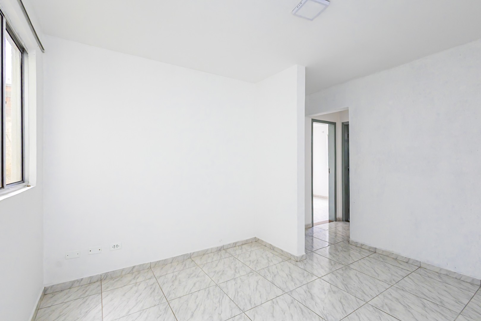 Apartamento para locacao no Tatuquara em Curitiba com 51,89m² por R$ 1.200,00