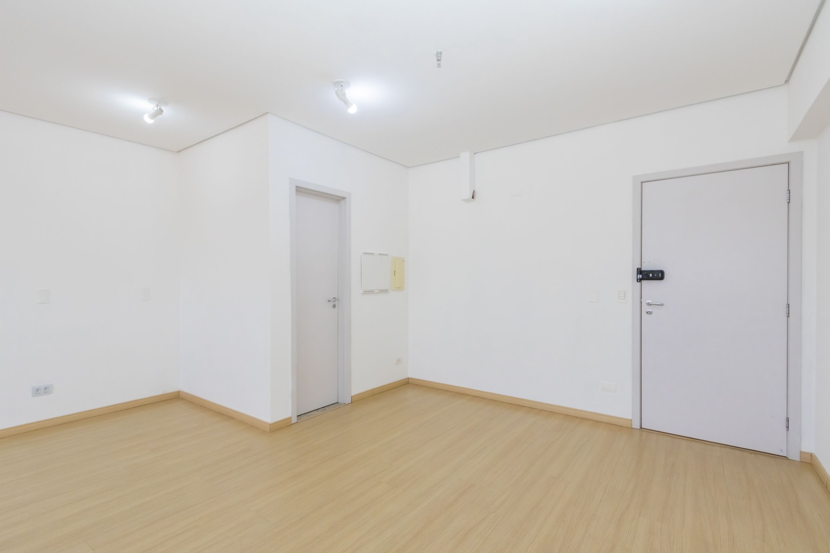 Ofertas para locação Sala Comercial para locacao no Capao Raso em Curitiba com 37m² por R$ 1.700,00