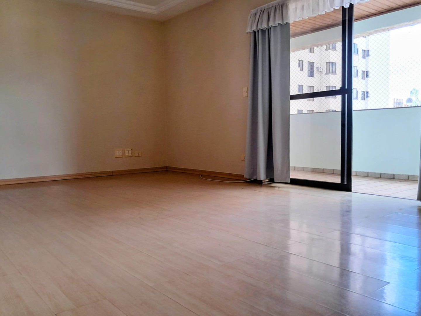 Studio para locacao no Centro em Londrina com 0m² por R$ 1.200,00